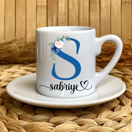 Mavi Çiçekli Harf Temalı Kişiye Özel İsimli Türk Kahvesi Fincanı