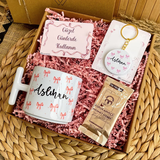 Pembe Fiyonk – T Kupa & Anahtarlık Hediye Kutusu
