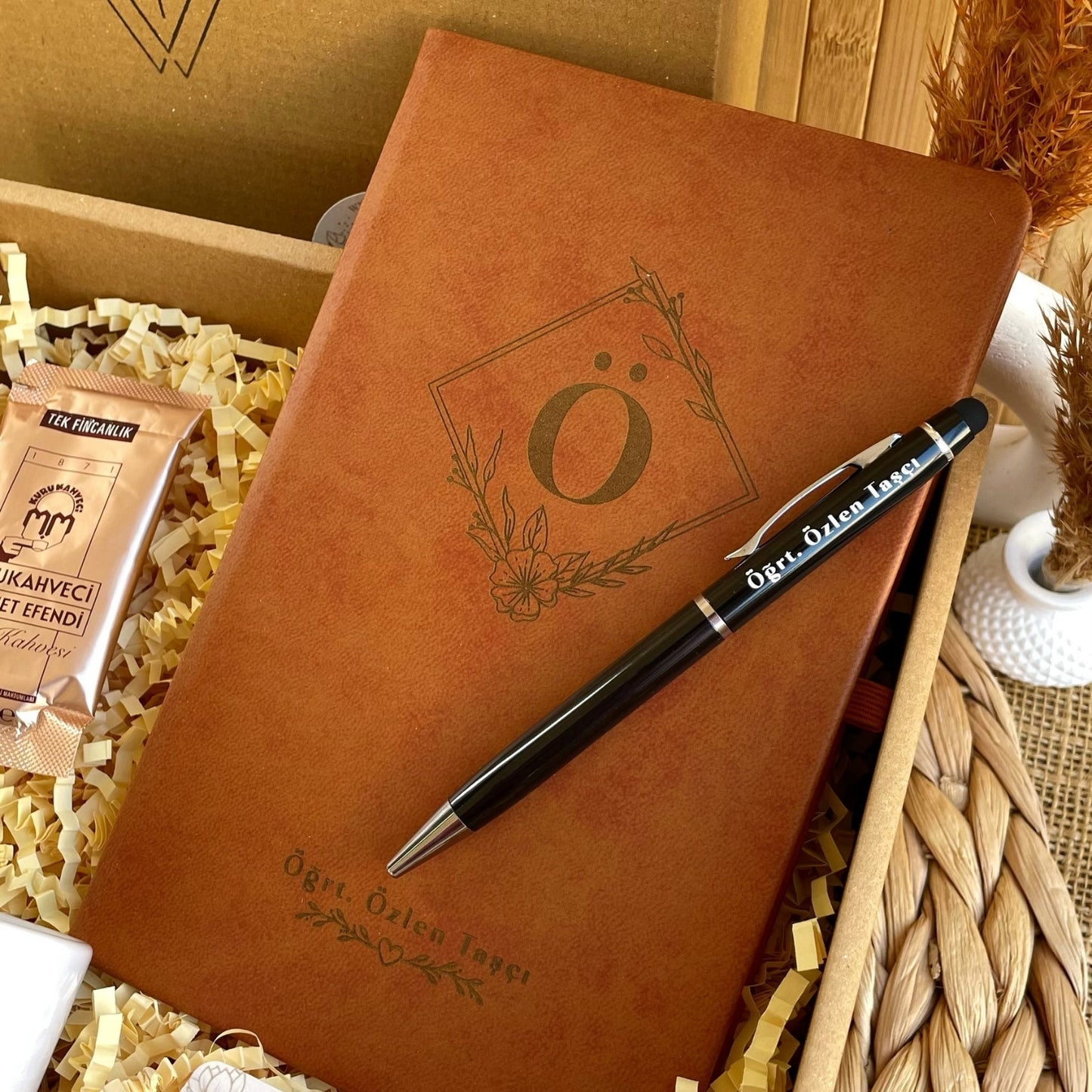 Gün Batımı Çiçekleri – Lüks Kupa & Defter ve Kalem Hediye Kutusu