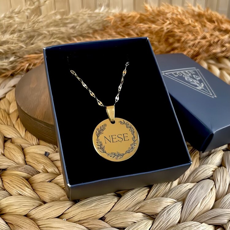 Kişiye Özel İsimli Yuvarlak Çelik Kolye - Gold