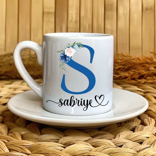 Mavi Çiçekli Harf Temalı Kişiye Özel İsimli Türk Kahvesi Fincanı