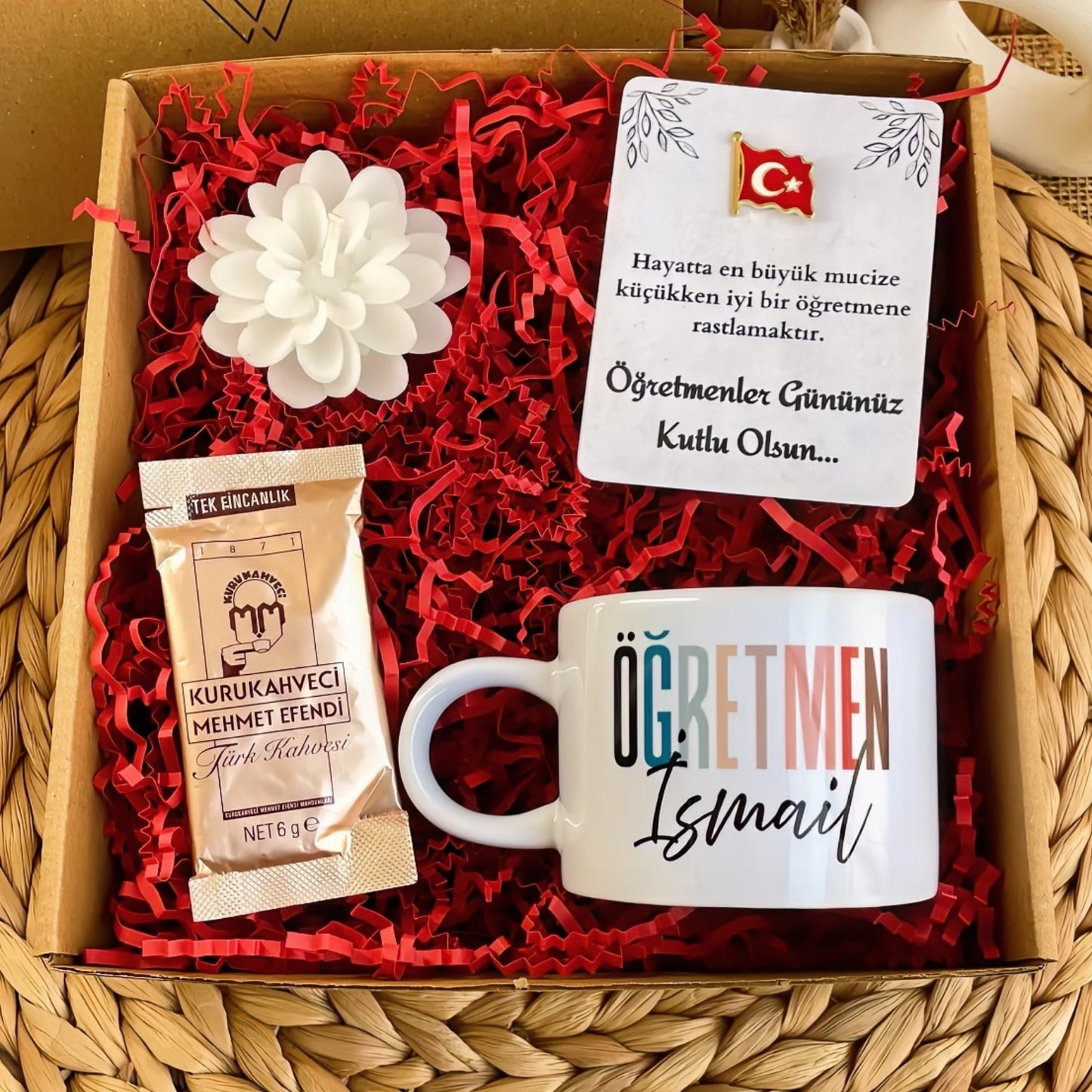 Öğretmen Renkli Harf – Elit Kupa & Rozet Hediye Kutusu