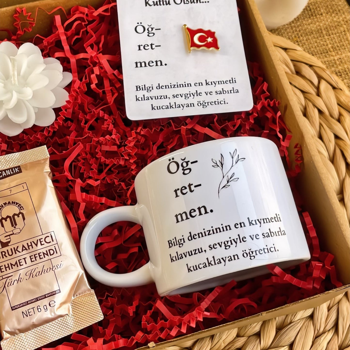 Öğretmen Zarif Floral – Elit Kupa & Rozet Hediye Kutusu