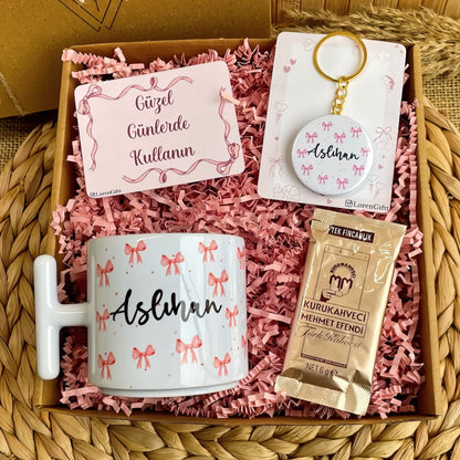 Pembe Fiyonk – T Kupa & Anahtarlık Hediye Kutusu
