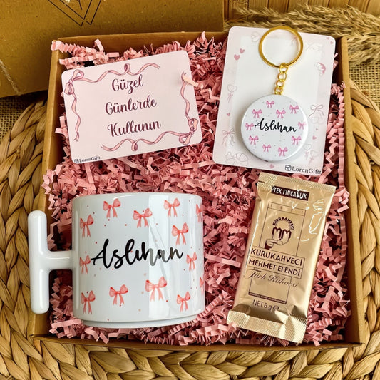 Pembe Fiyonk – T Kupa & Anahtarlık Hediye Kutusu