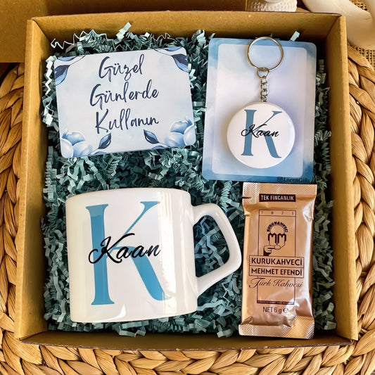 Mavi Baş Harf Temalı – Lüks Kupa & Anahtarlık Hediye Kutusu