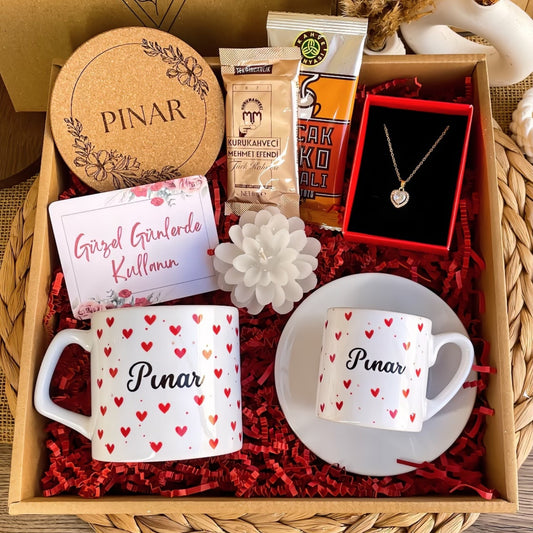 Sevgililer Günü Temalı - Lüks Kupa & Türk Kahvesi Fincanlı Kolyeli Premium Hediye Kutusu