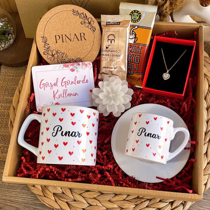 Sevgililer Günü Temalı - Lüks Kupa & Türk Kahvesi Fincanlı Kolyeli Premium Hediye Kutusu